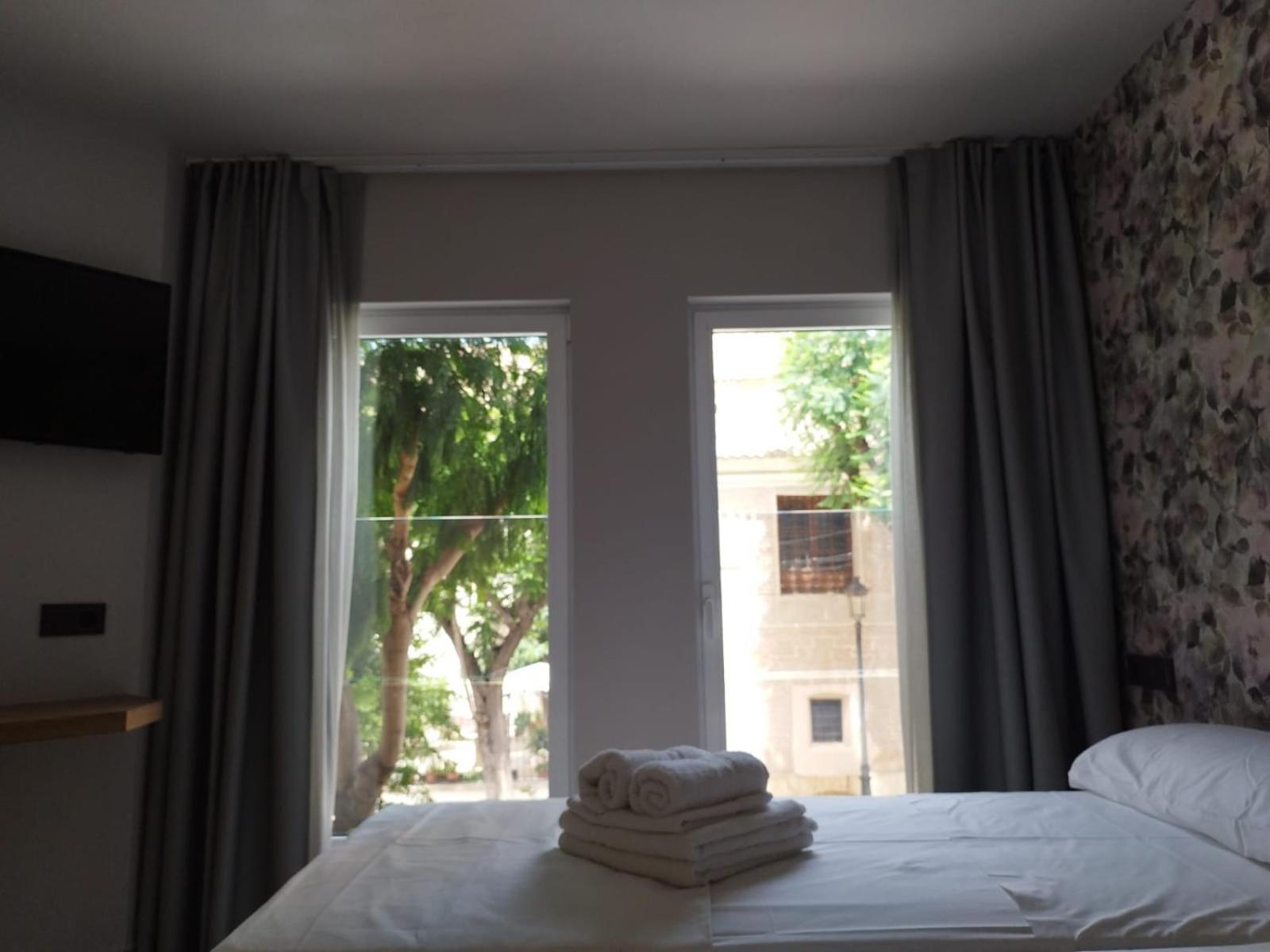 Plaza Rooms Totana Ngoại thất bức ảnh